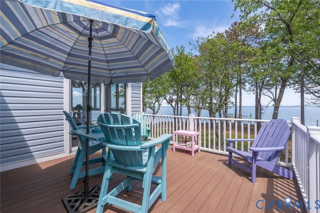 1749 Lighthouse View Dr, Ophelia, VA 22473