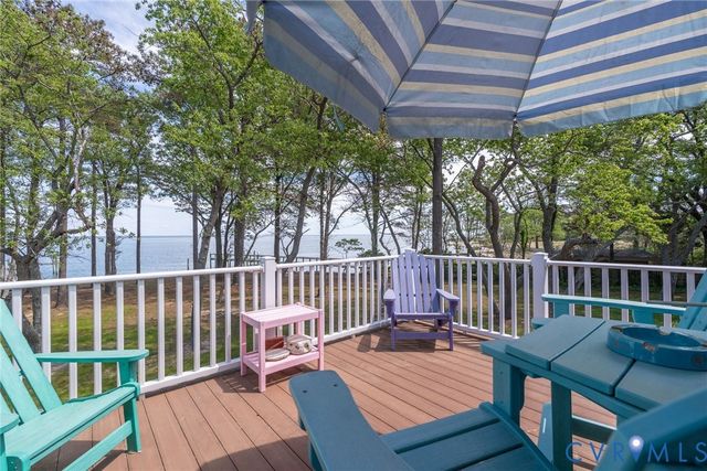 1749 Lighthouse View Dr, Ophelia, VA 22473