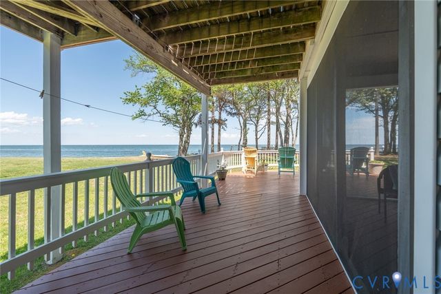 1749 Lighthouse View Dr, Ophelia, VA 22473