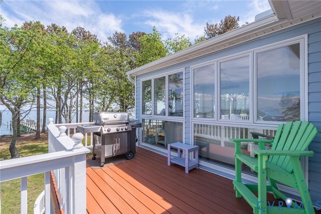 1749 Lighthouse View Dr, Ophelia, VA 22473