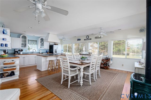 1749 Lighthouse View Dr, Ophelia, VA 22473