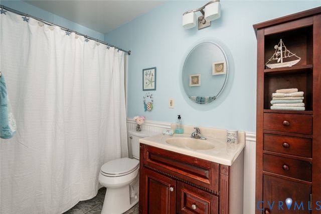 1749 Lighthouse View Dr, Ophelia, VA 22473