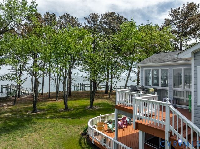 1749 Lighthouse View Dr, Ophelia, VA 22473