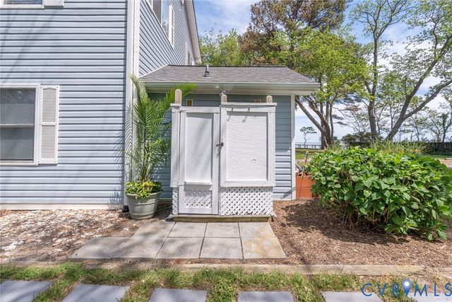 1749 Lighthouse View Dr, Ophelia, VA 22473