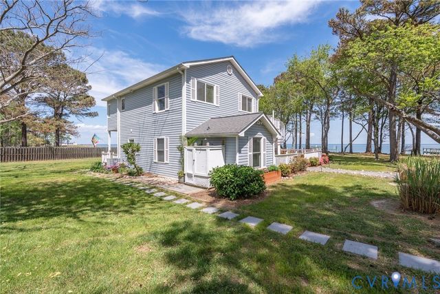 1749 Lighthouse View Dr, Ophelia, VA 22473