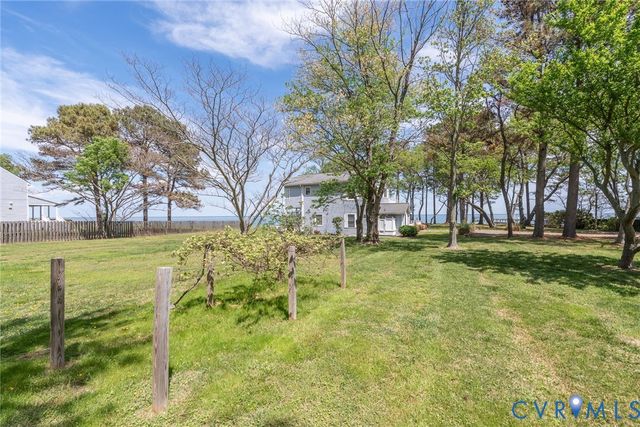 1749 Lighthouse View Dr, Ophelia, VA 22473