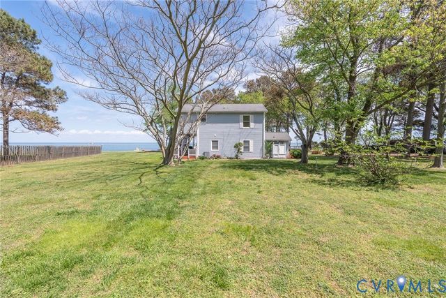 1749 Lighthouse View Dr, Ophelia, VA 22473
