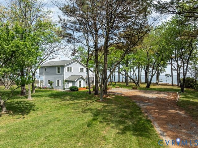 1749 Lighthouse View Dr, Ophelia, VA 22473