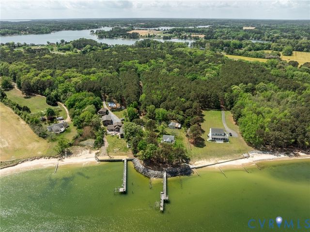1749 Lighthouse View Dr, Ophelia, VA 22473