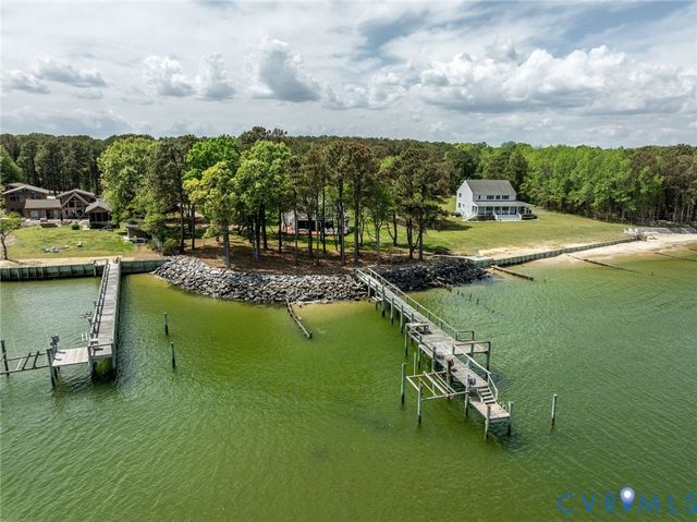 1749 Lighthouse View Dr, Ophelia, VA 22473