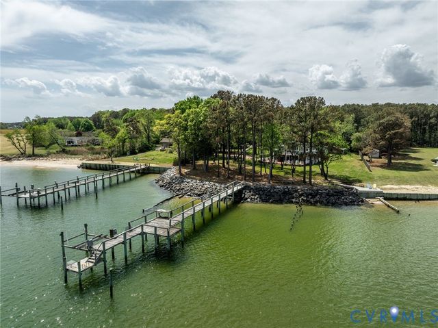 1749 Lighthouse View Dr, Ophelia, VA 22473