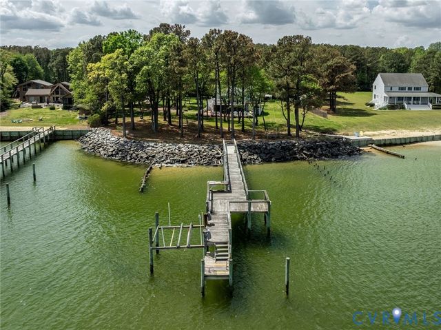1749 Lighthouse View Dr, Ophelia, VA 22473