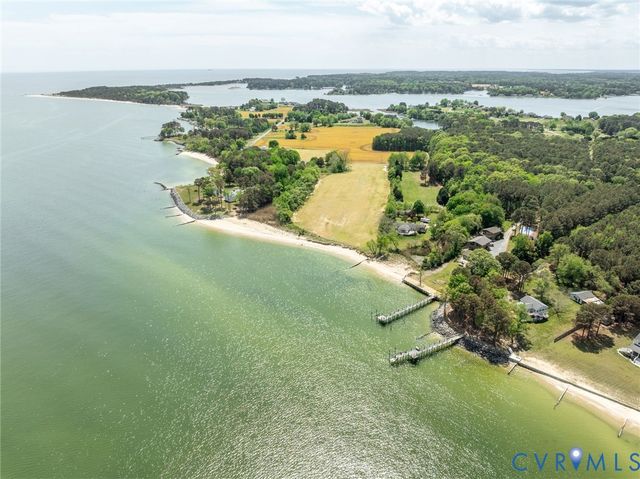 1749 Lighthouse View Dr, Ophelia, VA 22473