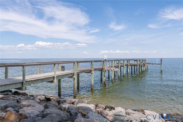 1749 Lighthouse View Dr, Ophelia, VA 22473