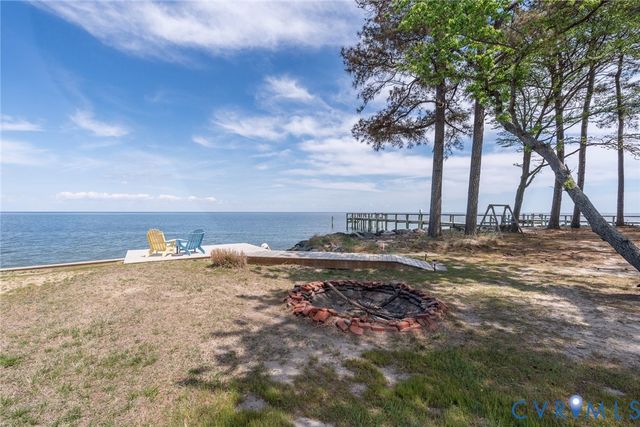 1749 Lighthouse View Dr, Ophelia, VA 22473