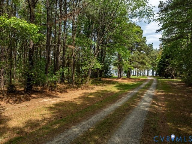 1749 Lighthouse View Dr, Ophelia, VA 22473