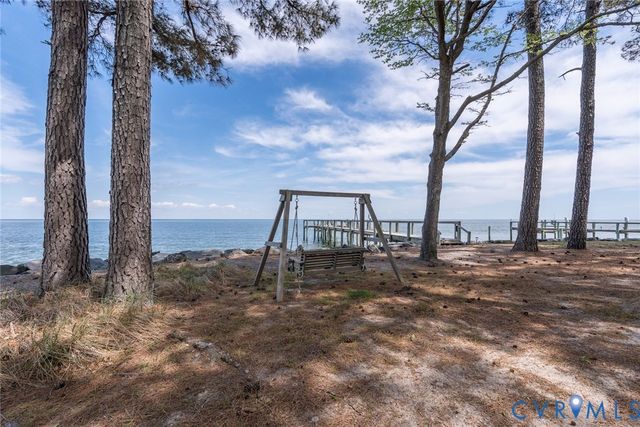 1749 Lighthouse View Dr, Ophelia, VA 22473