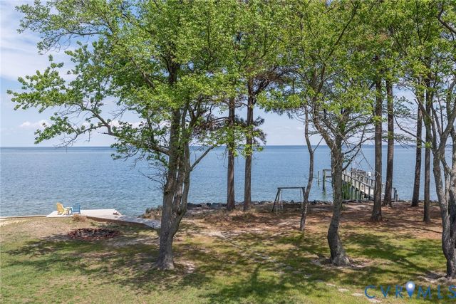 1749 Lighthouse View Dr, Ophelia, VA 22473