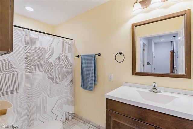 17446 Snyder Road, Chagrin Falls, OH 44023