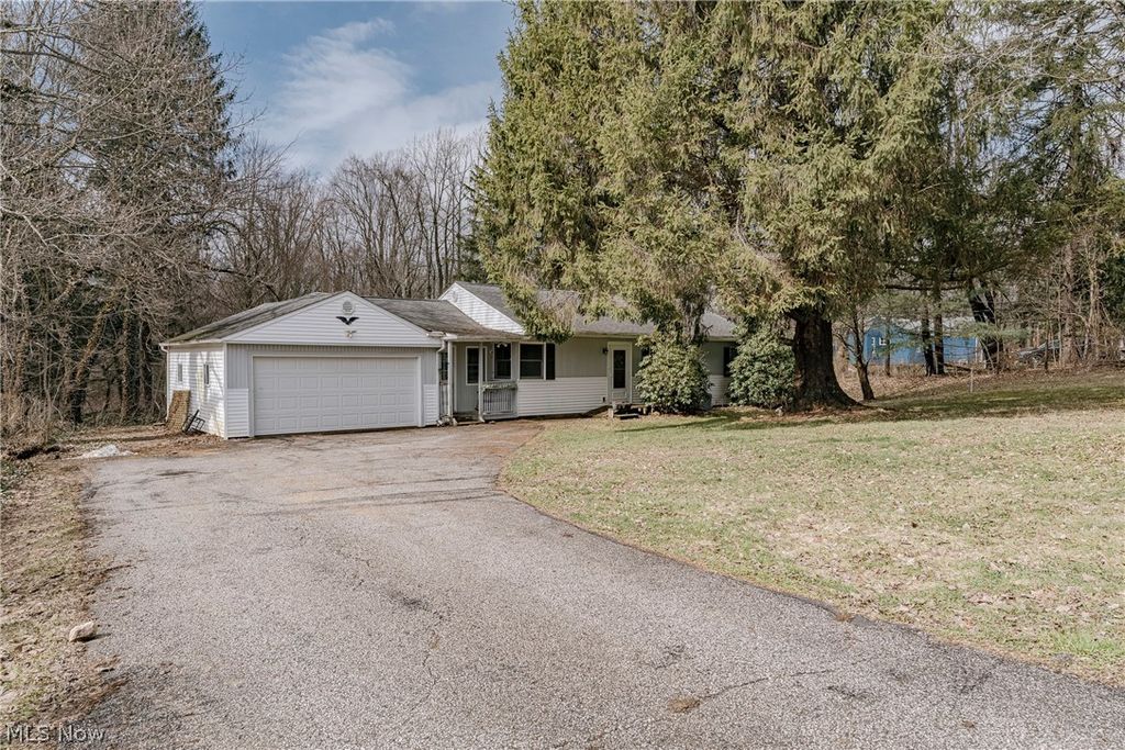 17446 Snyder Road, Chagrin Falls, OH 44023