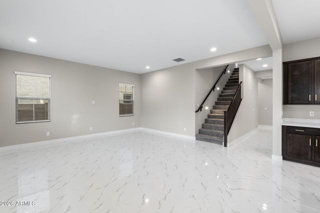 3511 E CREST Lane, Phoenix, AZ 85050