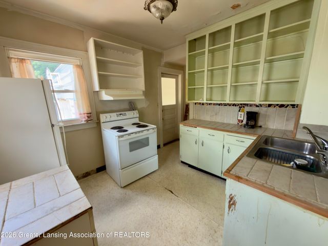 912 Smith Avenue, Lansing, MI 48910