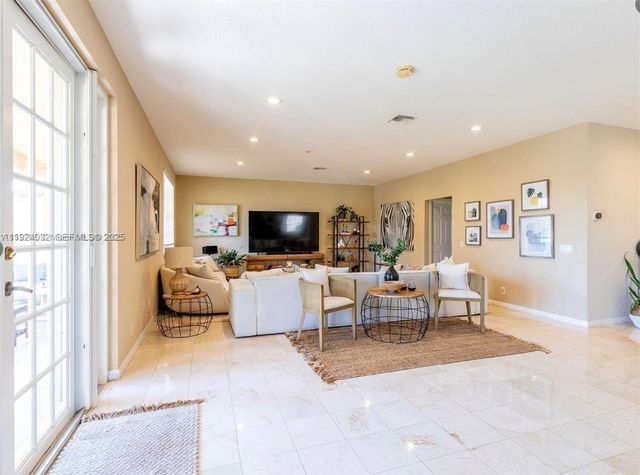 665 Nandina Dr 665, Weston, FL 33327