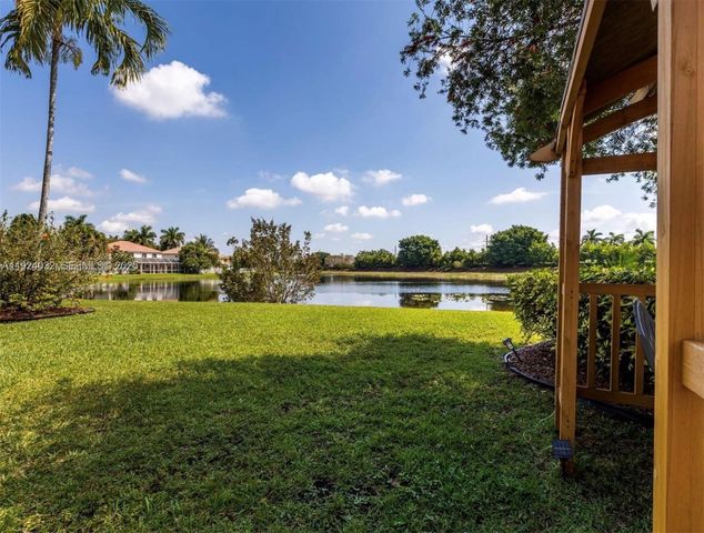 665 Nandina Dr 665, Weston, FL 33327
