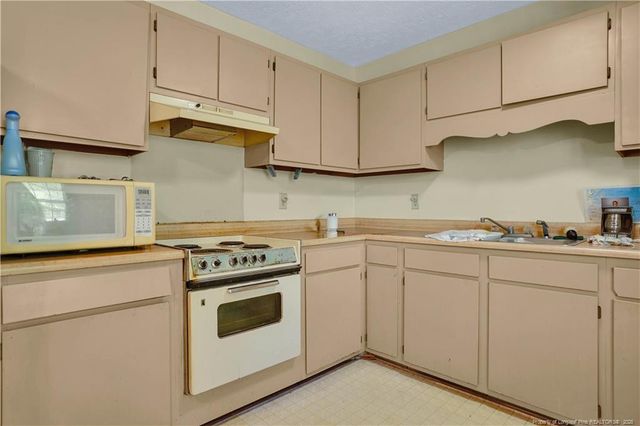 979 Lisa Avenue, Fayetteville, NC 28314