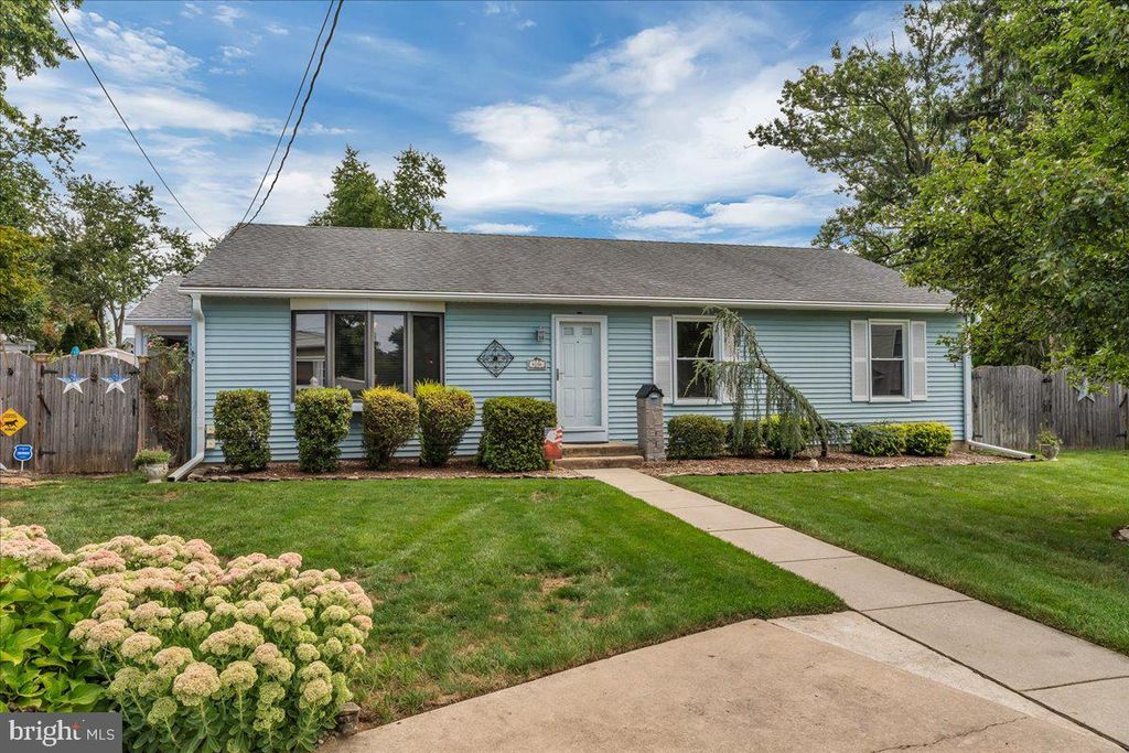 19 DEVON CT, MAPLE SHADE, NJ 08052 — exterior