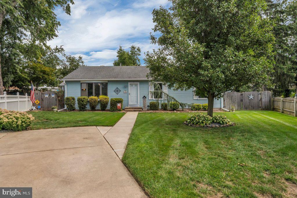 19 DEVON CT, MAPLE SHADE, NJ 08052 — photo 2