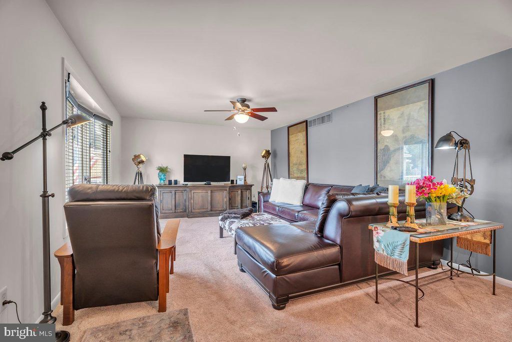 19 DEVON CT, MAPLE SHADE, NJ 08052 — photo 4
