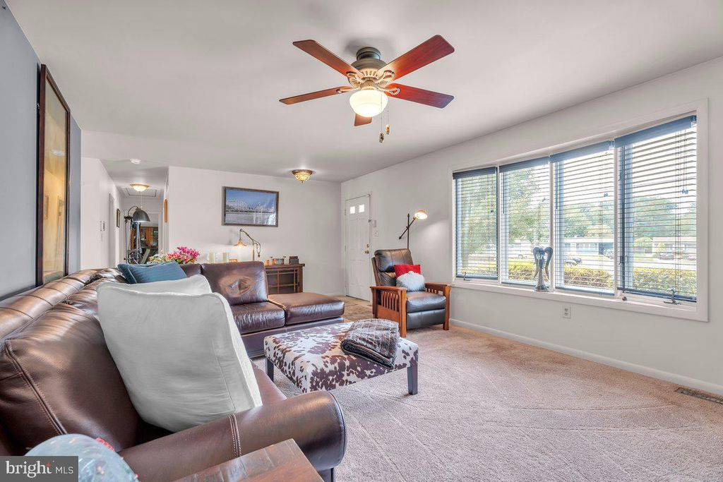 19 DEVON CT, MAPLE SHADE, NJ 08052 — photo 5