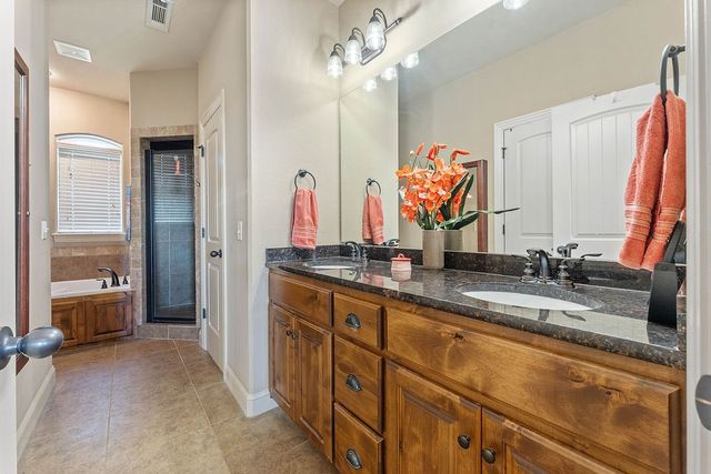 5703 S 66th Street, Cave Springs, AR 72718