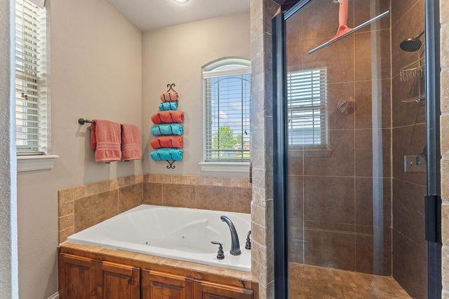 5703 S 66th Street, Cave Springs, AR 72718