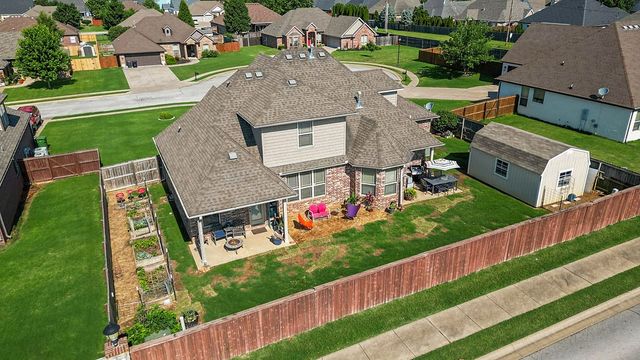 5703 S 66th Street, Cave Springs, AR 72718