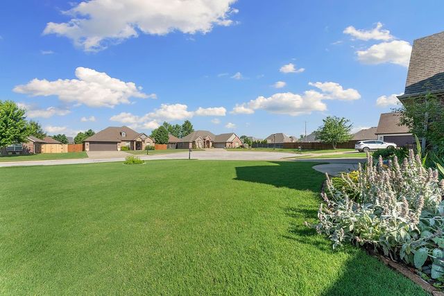 5703 S 66th Street, Cave Springs, AR 72718