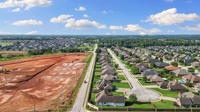 5703 S 66th Street, Cave Springs, AR 72718
