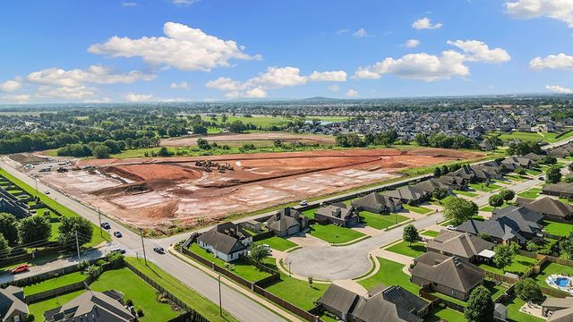 5703 S 66th Street, Cave Springs, AR 72718