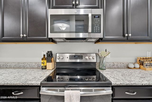 823 W LEADWOOD Avenue, San Tan Valley, AZ 85140