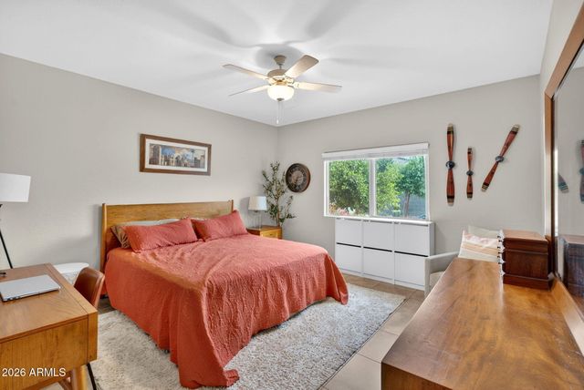 823 W LEADWOOD Avenue, San Tan Valley, AZ 85140