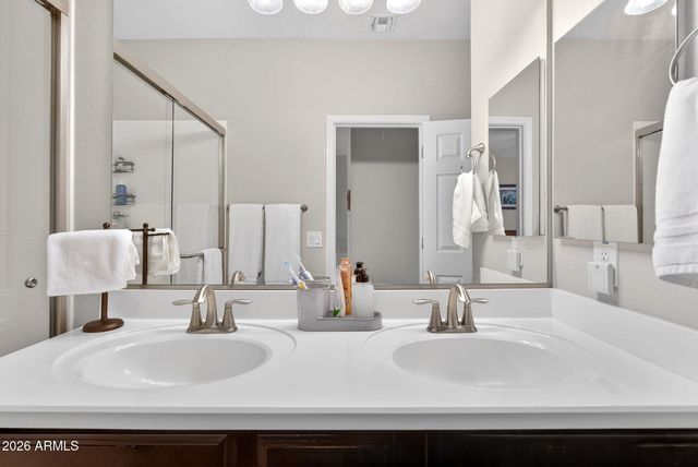 823 W LEADWOOD Avenue, San Tan Valley, AZ 85140