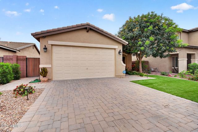 823 W LEADWOOD Avenue, San Tan Valley, AZ 85140