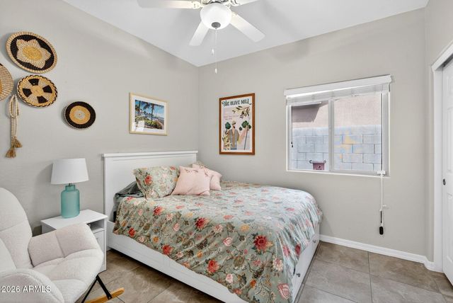 823 W LEADWOOD Avenue, San Tan Valley, AZ 85140