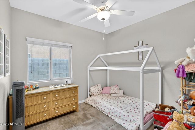 823 W LEADWOOD Avenue, San Tan Valley, AZ 85140