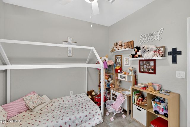 823 W LEADWOOD Avenue, San Tan Valley, AZ 85140