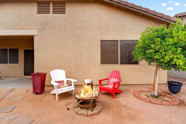 823 W LEADWOOD Avenue, San Tan Valley, AZ 85140