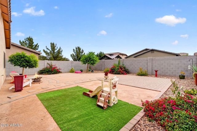823 W LEADWOOD Avenue, San Tan Valley, AZ 85140