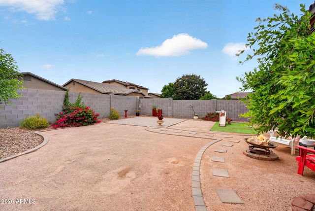 823 W LEADWOOD Avenue, San Tan Valley, AZ 85140