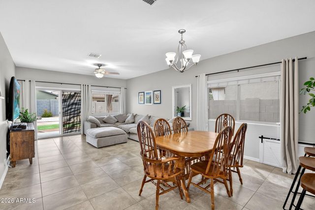 823 W LEADWOOD Avenue, San Tan Valley, AZ 85140